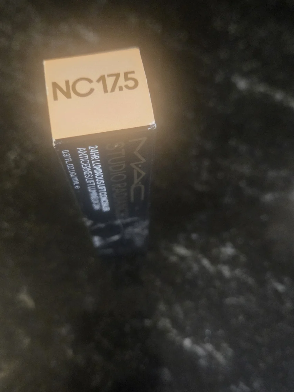 MAC Studio Radiance 24HR Luminous Lift Concealer - Color NC17.5
